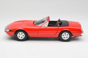 Ferrari 365 GTS Röd Solido 1:18 8017 Metall — bild 4 av 8