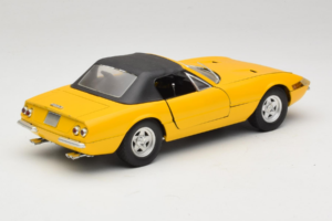 Ferrari 365 GTS Gul Med Svart Tak Solido 1:18 8018 Metall — bild 3 av 8