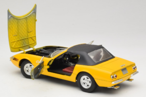 Ferrari 365 GTS Gul Med Svart Tak Solido 1:18 8018 Metall — bild 5 av 8
