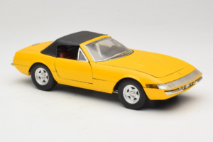 Ferrari 365 GTS Gul Med Svart Tak Solido 1:18 8018 Metall — bild 6 av 8
