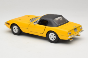 Ferrari 365 GTS Gul Med Svart Tak Solido 1:18 8018 Metall — bild 7 av 8