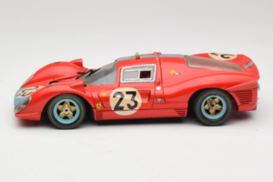 Ferrari 412P #23 W. Mairesse / J. Beurlys Le Mans 1967 Röd Revell 1:18 48826 Metall — bild 4 av 8