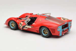 Ferrari 412P #23 W. Mairesse / J. Beurlys Le Mans 1967 Röd Revell 1:18 48826 Metall — bild 5 av 8