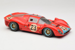 Ferrari 412P #23 W. Mairesse / J. Beurlys Le Mans 1967 Röd Revell 1:18 48826 Metall — bild 6 av 8