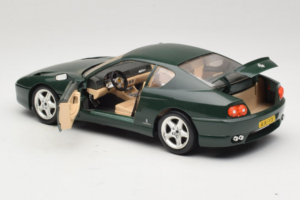 Ferrari 456 GT Mörkgrön Bburago 1:18 3046-GR1 Metall — bild 5 av 8