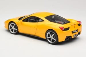 Ferrari 458 Italia Gul Hot Wheels 1:18 P9894 Metall — bild 7 av 8