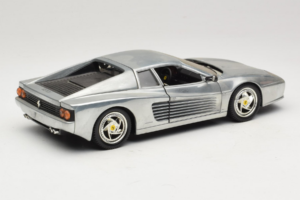 Ferrari 512M Chrome Silver Hot Wheels 1:18 25739 Metall — bild 3 av 8