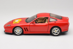 Ferrari 550 Maranello 22 Jahre Ferrari Model Club Röd Bburago 1:18 3064-P2 Metall — bild 4 av 8