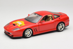 Ferrari 550 Maranello 22 Jahre Ferrari Model Club Röd Bburago 1:18 3064-P2 Metall