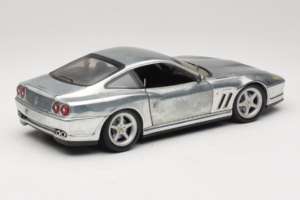 Ferrari 550 Maranello Chrome Silver Hot Wheels 1:18 25740 Metall — bild 3 av 8
