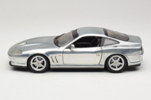 Ferrari 550 Maranello Chrome Silver Hot Wheels 1:18 25740 Metall — bild 4 av 8