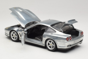 Ferrari 550 Maranello Chrome Silver Hot Wheels 1:18 25740 Metall — bild 5 av 8