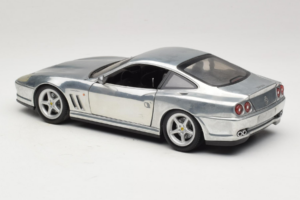 Ferrari 550 Maranello Chrome Silver Hot Wheels 1:18 25740 Metall — bild 7 av 8