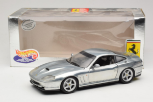Ferrari 550 Maranello Chrome Silver Hot Wheels 1:18 25740 Metall — bild 8 av 8