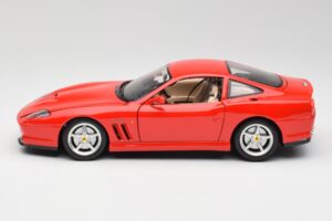 Ferrari 550 Maranello Röd Bburago 1:18 3064 Metall — bild 4 av 8
