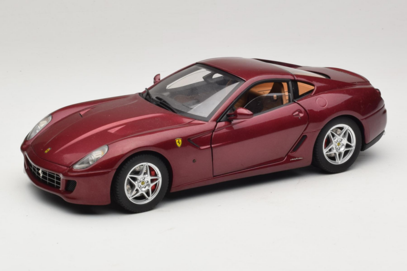 Ferrari 599 GTB Fiorano Mörkröd Hot Wheels 1:18 M1200 Metall