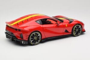 Ferrari 812 Competizione Rosso Corsa Med Gula Ränder Bburago 1:18 18-16915 Metall — bild 3 av 8