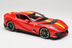 Ferrari 812 Competizione Rosso Corsa Med Gula Ränder Bburago 1:18 18-16915 Metall — bild 6 av 8