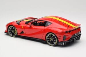 Ferrari 812 Competizione Rosso Corsa Med Gula Ränder Bburago 1:18 18-16915 Metall — bild 7 av 8