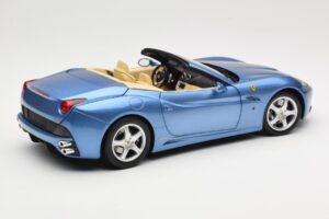 Ferrari California Ljusblå Hot Wheels 1:18 N2043 Metall — bild 3 av 8