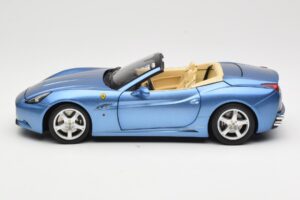 Ferrari California Ljusblå Hot Wheels 1:18 N2043 Metall — bild 4 av 8