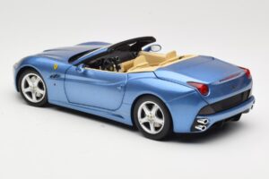 Ferrari California Ljusblå Hot Wheels 1:18 N2043 Metall — bild 7 av 8