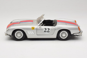 Ferrari California #22 Silver Röd Rand 1966 Tonka 1:18 01109-S2 Metall — bild 4 av 8