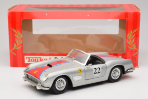 Ferrari California #22 Silver Röd Rand 1966 Tonka 1:18 01109-S2 Metall — bild 8 av 8
