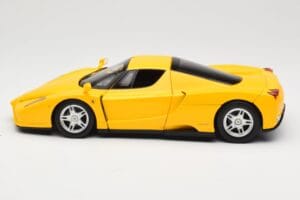 Ferrari Enzo Gul Hot Wheels 1:18 C1550 Metall — bild 4 av 8