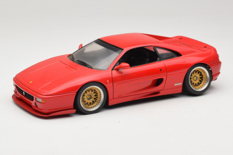Ferrari F355 Berlinetta Röd Med Custom Guldfälgar UT Models 1:18 180074020-P5 Metall
