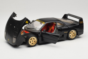 Ferrari F40 Svart med Guldiga Hjul Bburago 1:18 3032-B2 Metall — bild 2 av 8