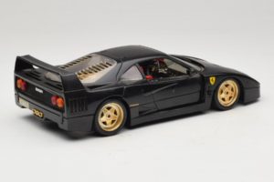 Ferrari F40 Svart med Guldiga Hjul Bburago 1:18 3032-B2 Metall — bild 3 av 8