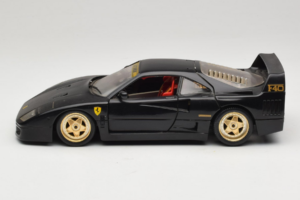Ferrari F40 Svart med Guldiga Hjul Bburago 1:18 3032-B2 Metall — bild 4 av 8