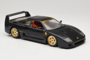 Ferrari F40 Svart med Guldiga Hjul Bburago 1:18 3032-B2 Metall — bild 6 av 8