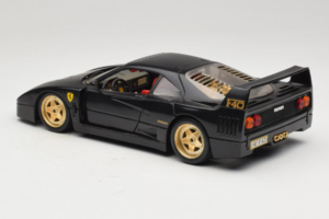 Ferrari F40 Svart med Guldiga Hjul Bburago 1:18 3032-B2 Metall — bild 7 av 8