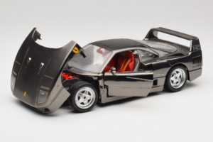 Ferrari F40 Chrome Black Bburago 1:18 3401-B1 Metall — bild 2 av 8