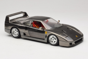 Ferrari F40 Chrome Black Bburago 1:18 3401-B1 Metall — bild 6 av 8