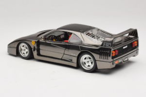 Ferrari F40 Chrome Black Bburago 1:18 3401-B1 Metall — bild 7 av 8
