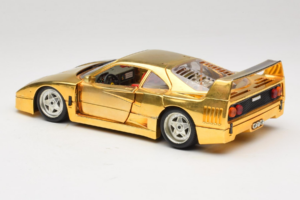 Ferrari F40 Chrome Gold Limited Edition 250 pcs Bburago 1:18 3332-G1 Metall — bild 7 av 8