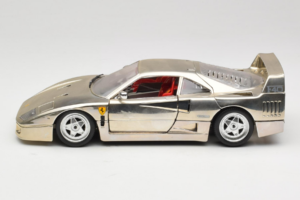 Ferrari F40 Chrome Silver Bburago 1:18 3401 Metall — bild 4 av 8