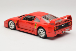 Ferrari F40 Club Deutschland Röd Bburago 1:18 3032-L3 Metall — bild 7 av 8
