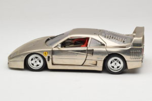 Ferrari F40 Dark Chrome Silver Kroymans Limiterad Upplaga Bburago 1:18 3032-C2 Metall — bild 4 av 8