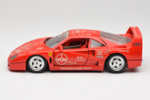 Ferrari F40 Evoluzione FC Nürnberg Special Edition Röd Bburago 1:18 3042-FCN Metall — bild 4 av 8