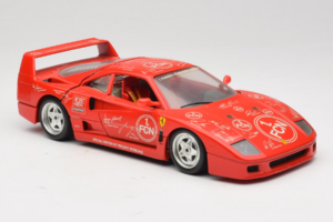 Ferrari F40 Evoluzione FC Nürnberg Special Edition Röd Bburago 1:18 3042-FCN Metall — bild 6 av 8