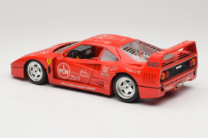 Ferrari F40 Evoluzione FC Nürnberg Special Edition Röd Bburago 1:18 3042-FCN Metall — bild 7 av 8