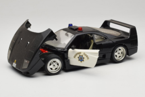 Ferrari F40 Highway Patrol Svart Vit Bburago 1:18 3022-H1 Metall — bild 2 av 8