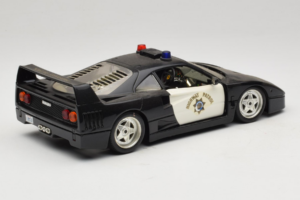 Ferrari F40 Highway Patrol Svart Vit Bburago 1:18 3022-H1 Metall — bild 3 av 8