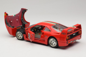 Ferrari F40 #40 Röd med Italiensk Flagga Bburago 1:18 3032-P1 Metall — bild 5 av 8