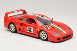 Ferrari F40 #40 Röd med Italiensk Flagga Bburago 1:18 3032-P1 Metall — bild 6 av 8
