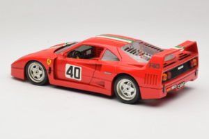 Ferrari F40 #40 Röd med Italiensk Flagga Bburago 1:18 3032-P1 Metall — bild 7 av 8